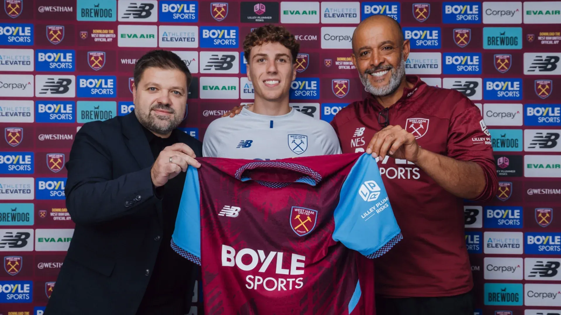 Oficial: Engels reforça West Ham   