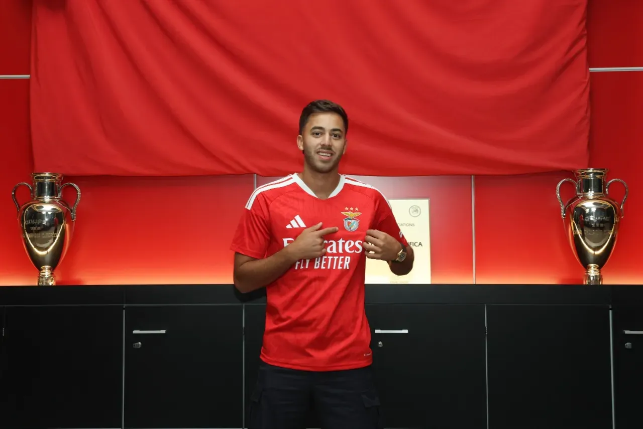 Oficial: El Karouani é reforço do Benfica 