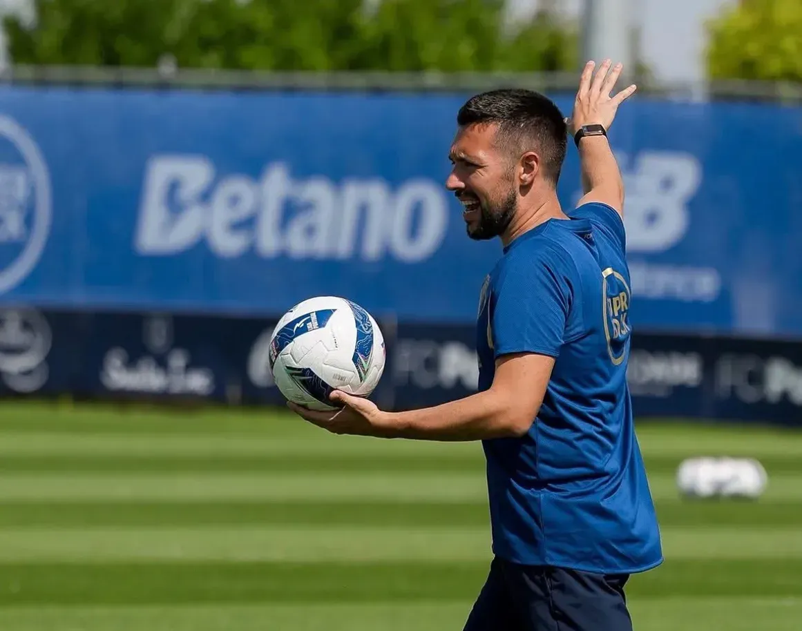 Farioli volta a juntar equipa B no treino 