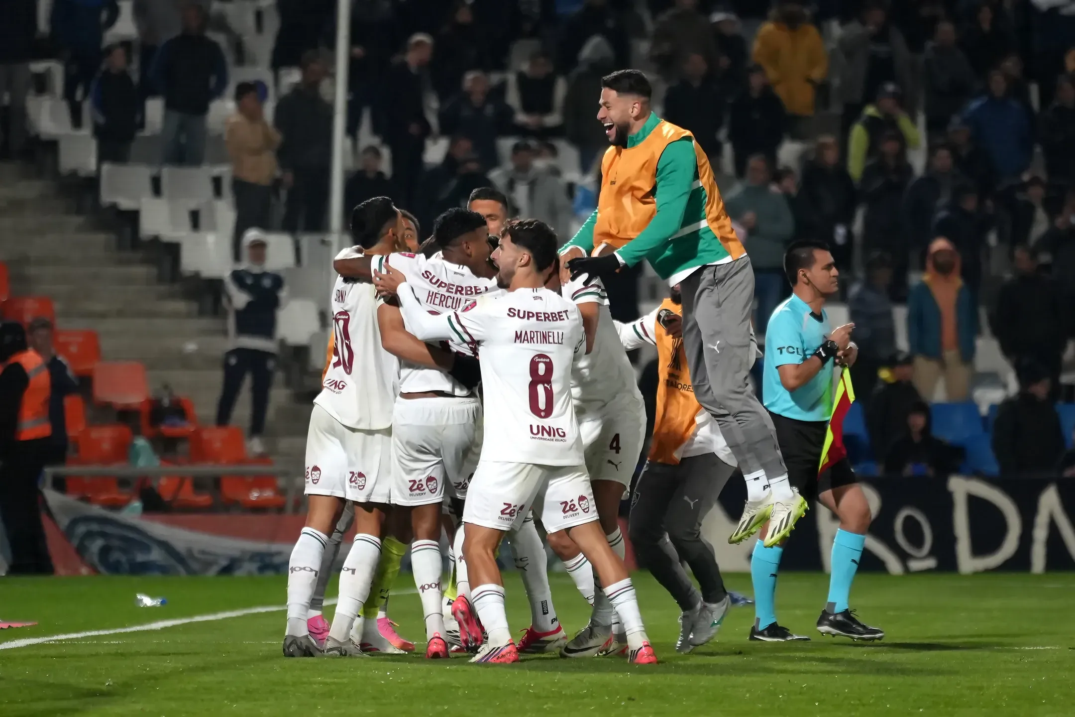 Fluminense sofre mas garante apuramento