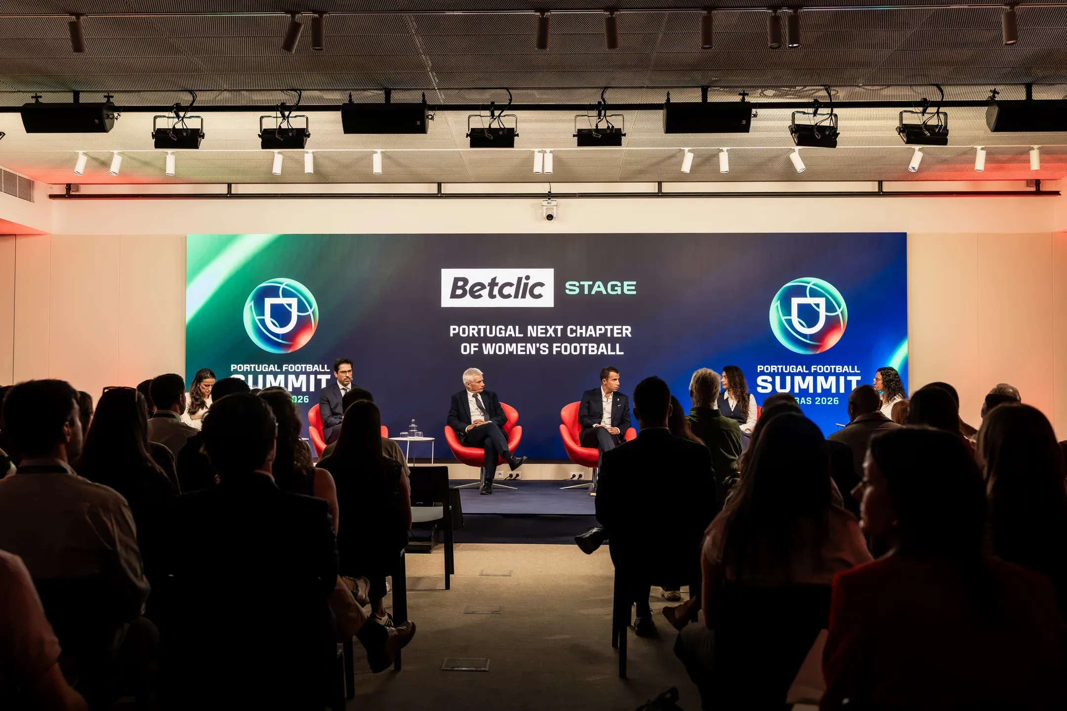 Duarte Oliveira: "Futebol feminino ainda não é sustentável"