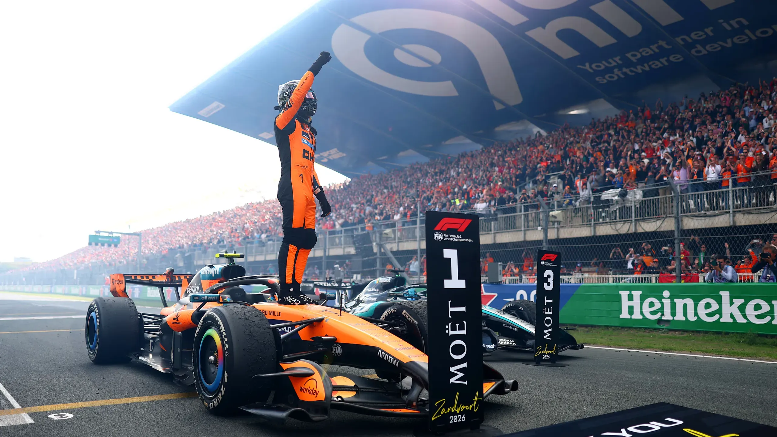 Norris triunfa no caos de Zandvoort