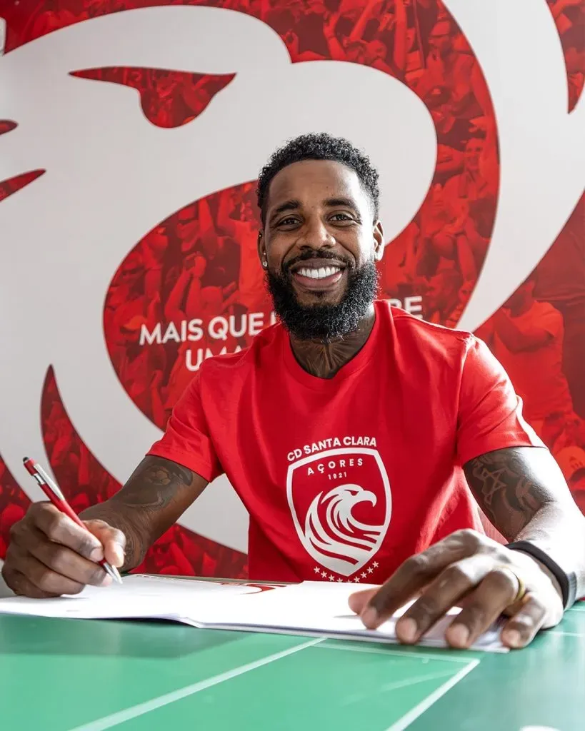 Santa Clara prolonga empréstimo de Guilherme Romão