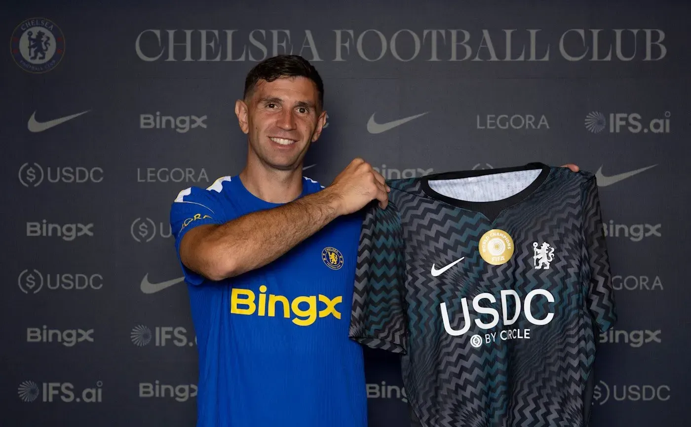 Oficial: Emiliano Martínez assina pelo Chelsea