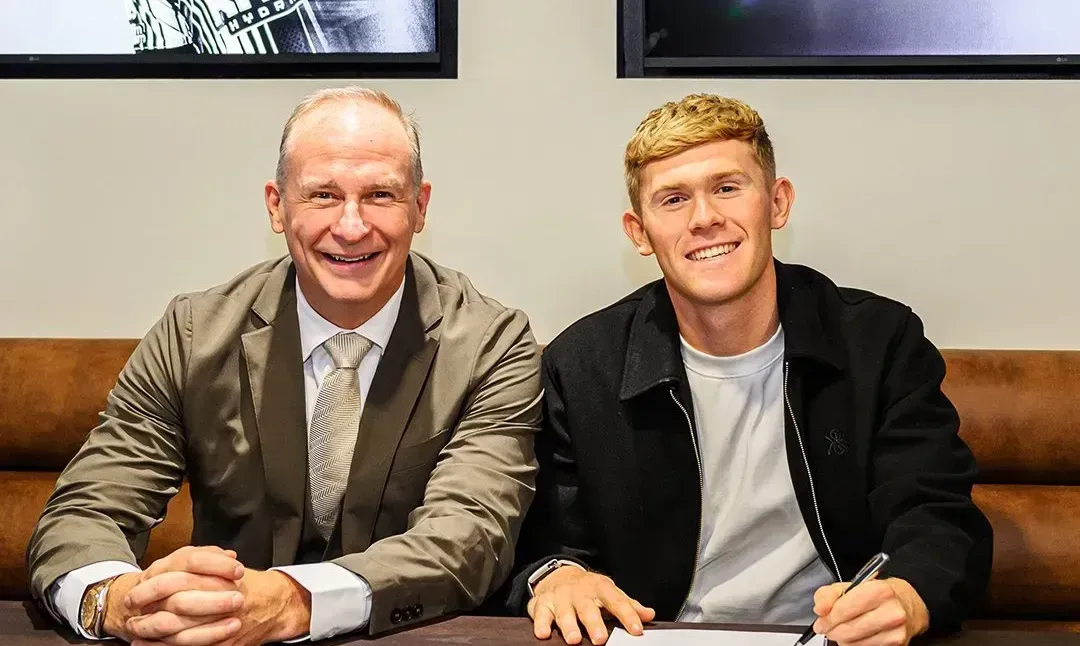 Lewis Hall renova com o Newcastle