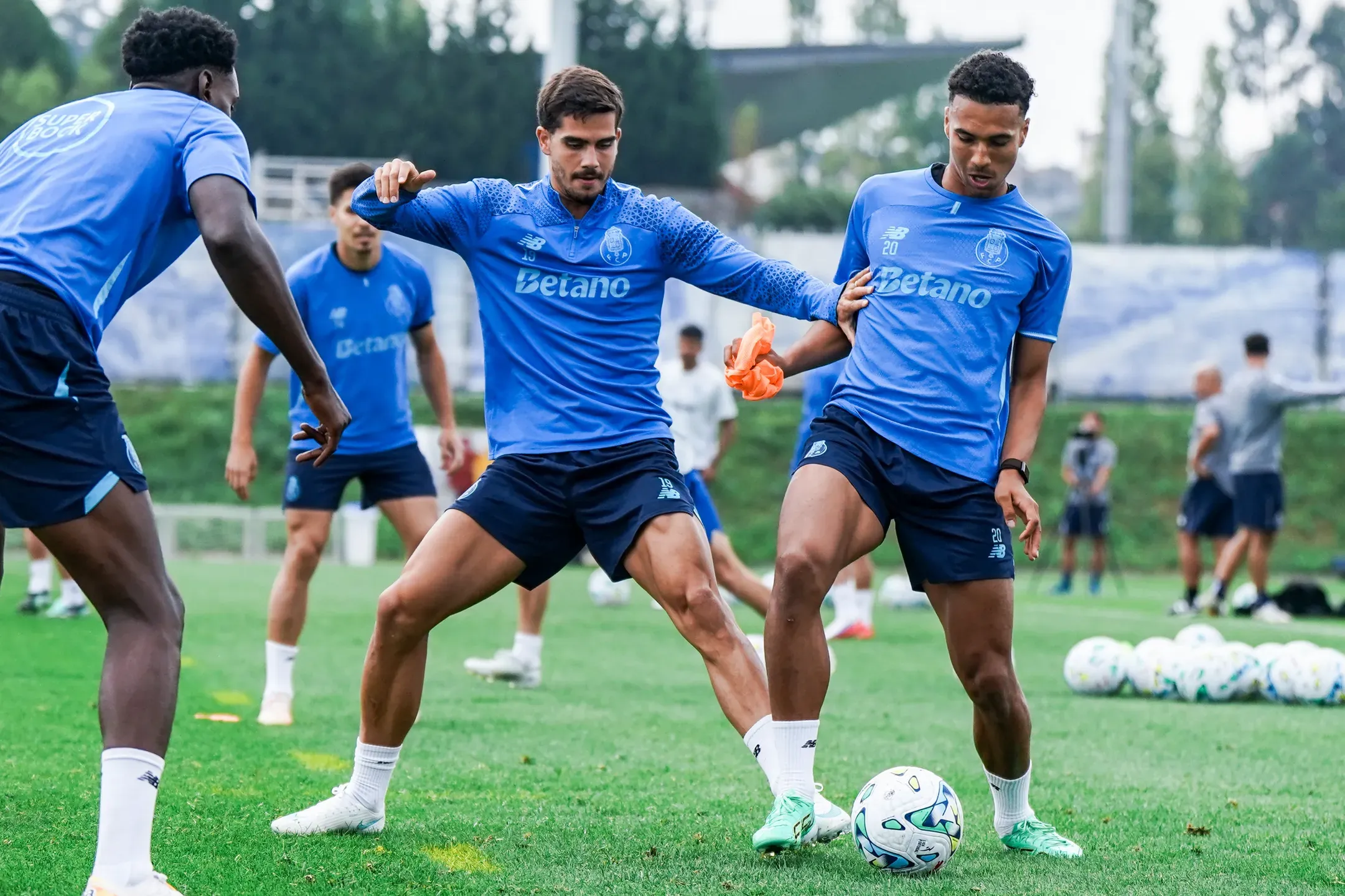 Farioli prepara jogo ainda sem internacionais