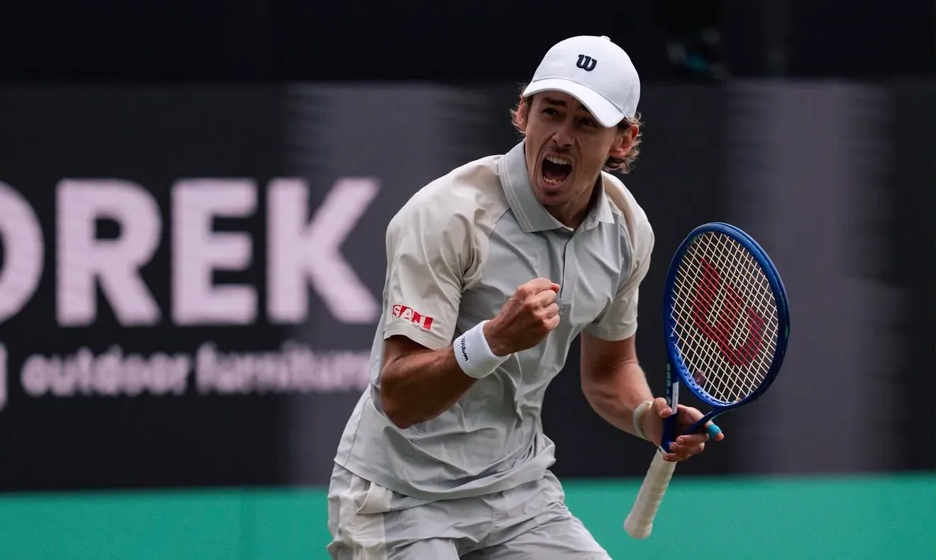 Alex De Minaur avança para a terceira ronda de Wimbledon 