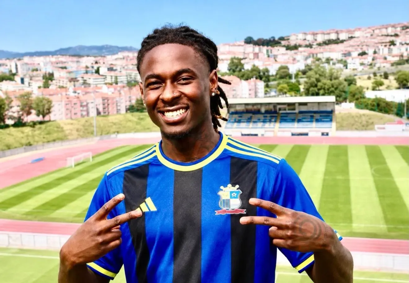 Jogador do Real SC morre durante jogo-treino