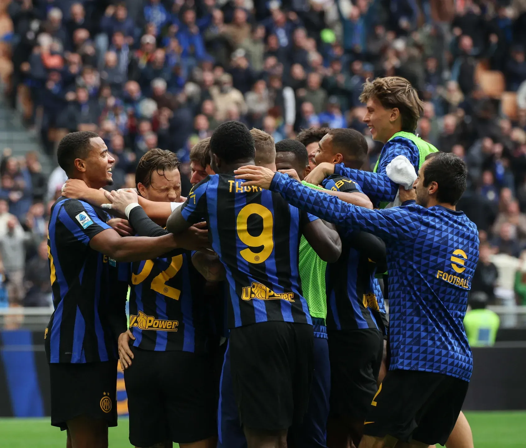 Reviravolta nos acréscimos coloca Inter em 1.º