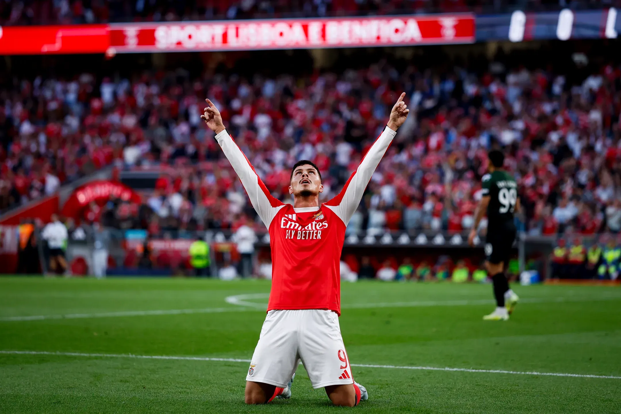 Benfica volta a saltar para a frente (2-1)