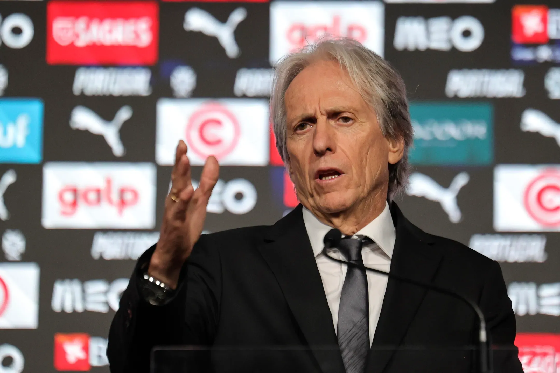 Fábio Silva: "Jorge Jesus? Dispensa apresentações"