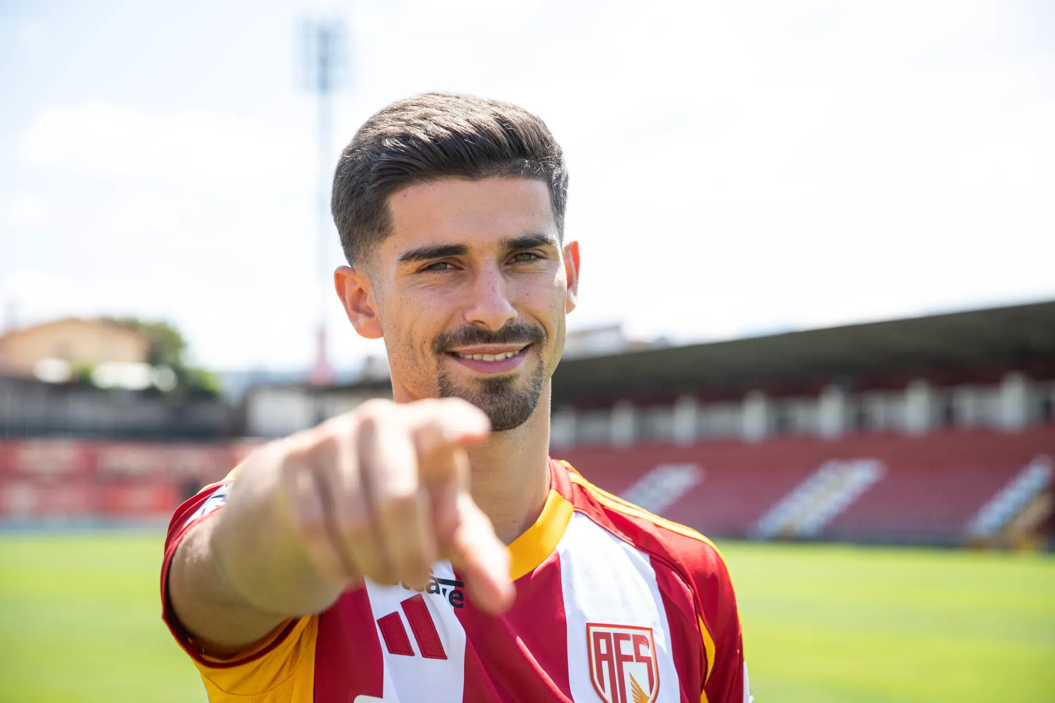 Jorge Meireles troca Estrela da Amadora por AVS