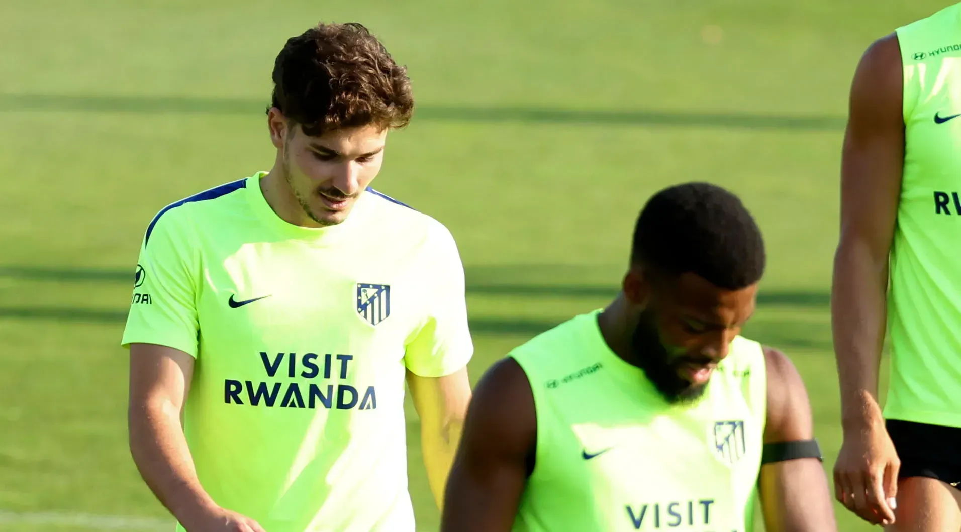 Julián Álvarez recebe assobiadela monumental 