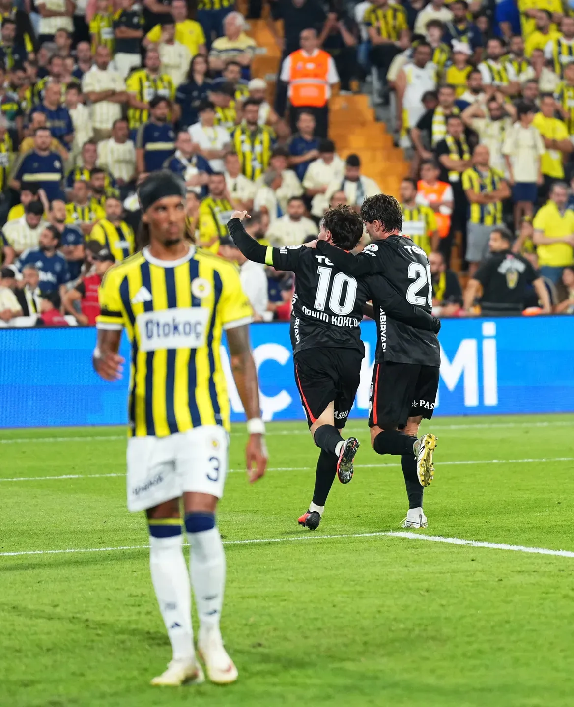 Besiktas vence Fenerbahçe com reviravolta