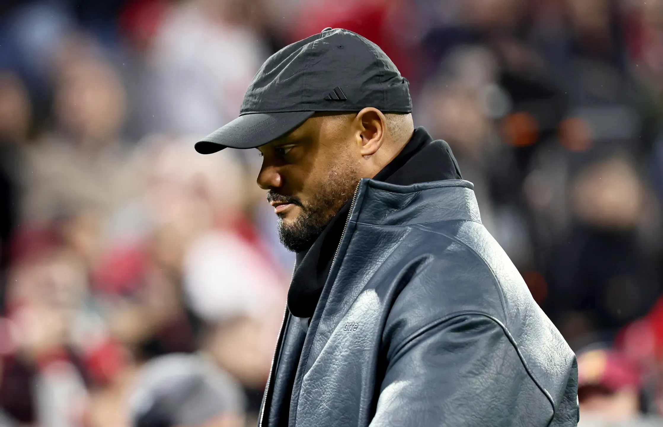 Kompany transportado de emergência para o hospital