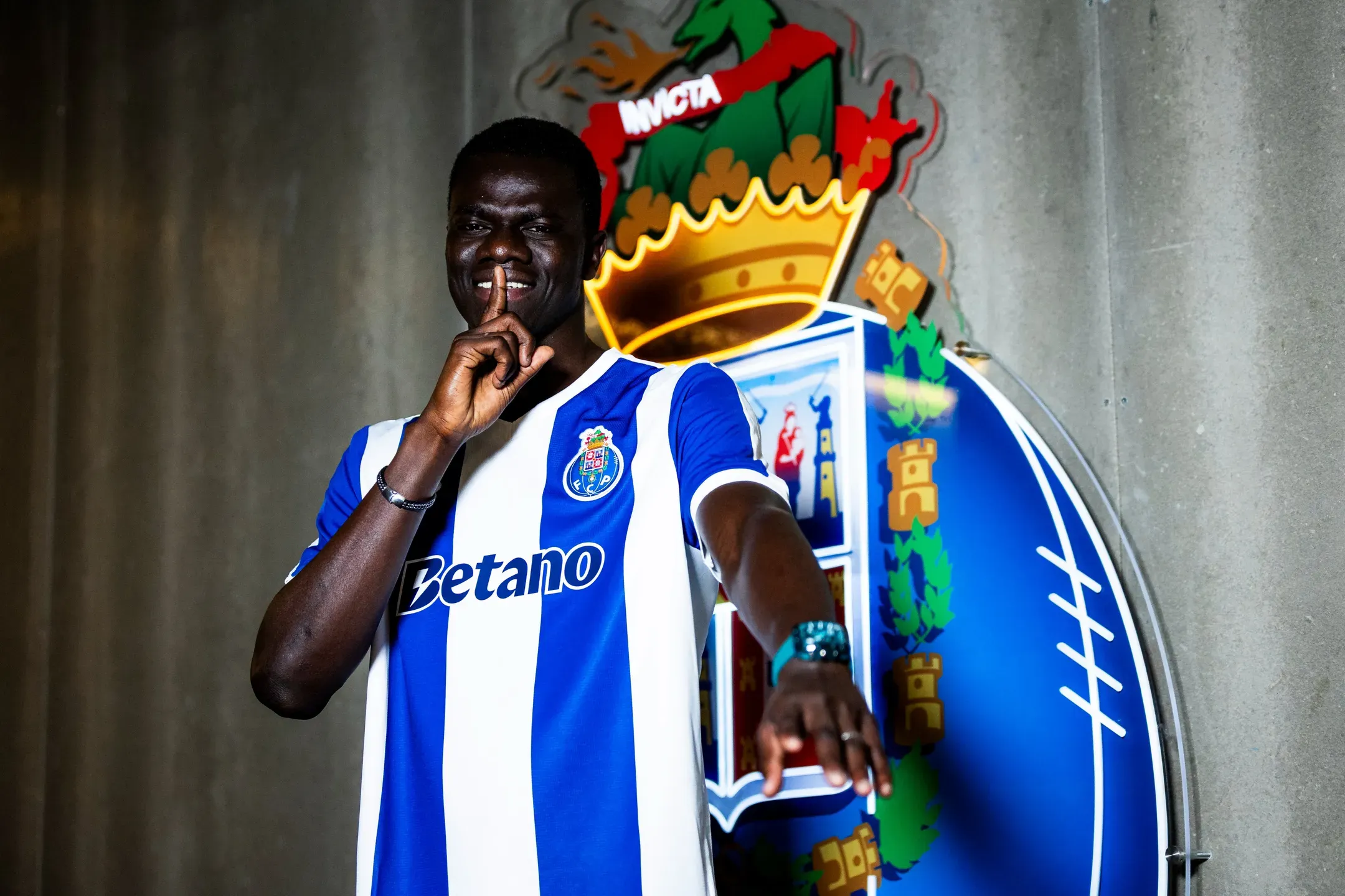 Oficial: Mame Niang é reforço do FC Porto