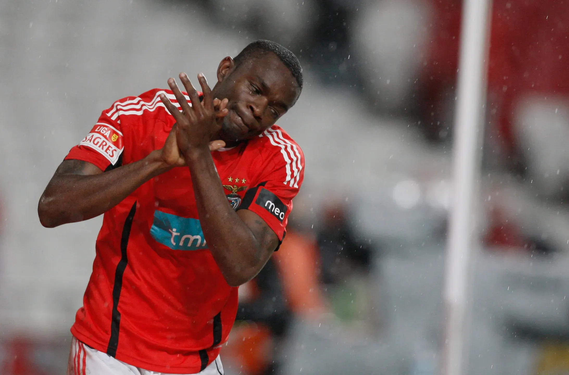 Mantorras antecipa jogo do Benfica com o Hearts  