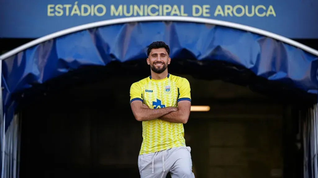 Oficial: Mario Climent é reforço do Arouca 