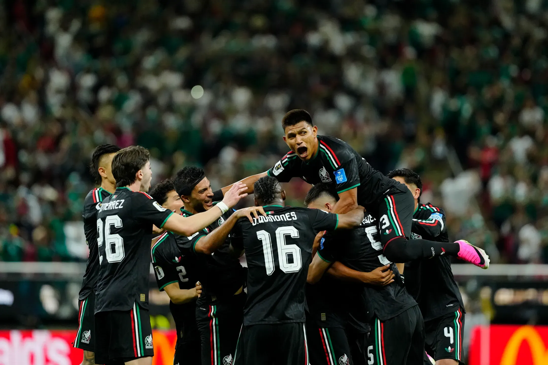 México vence e é o primeiro apurado