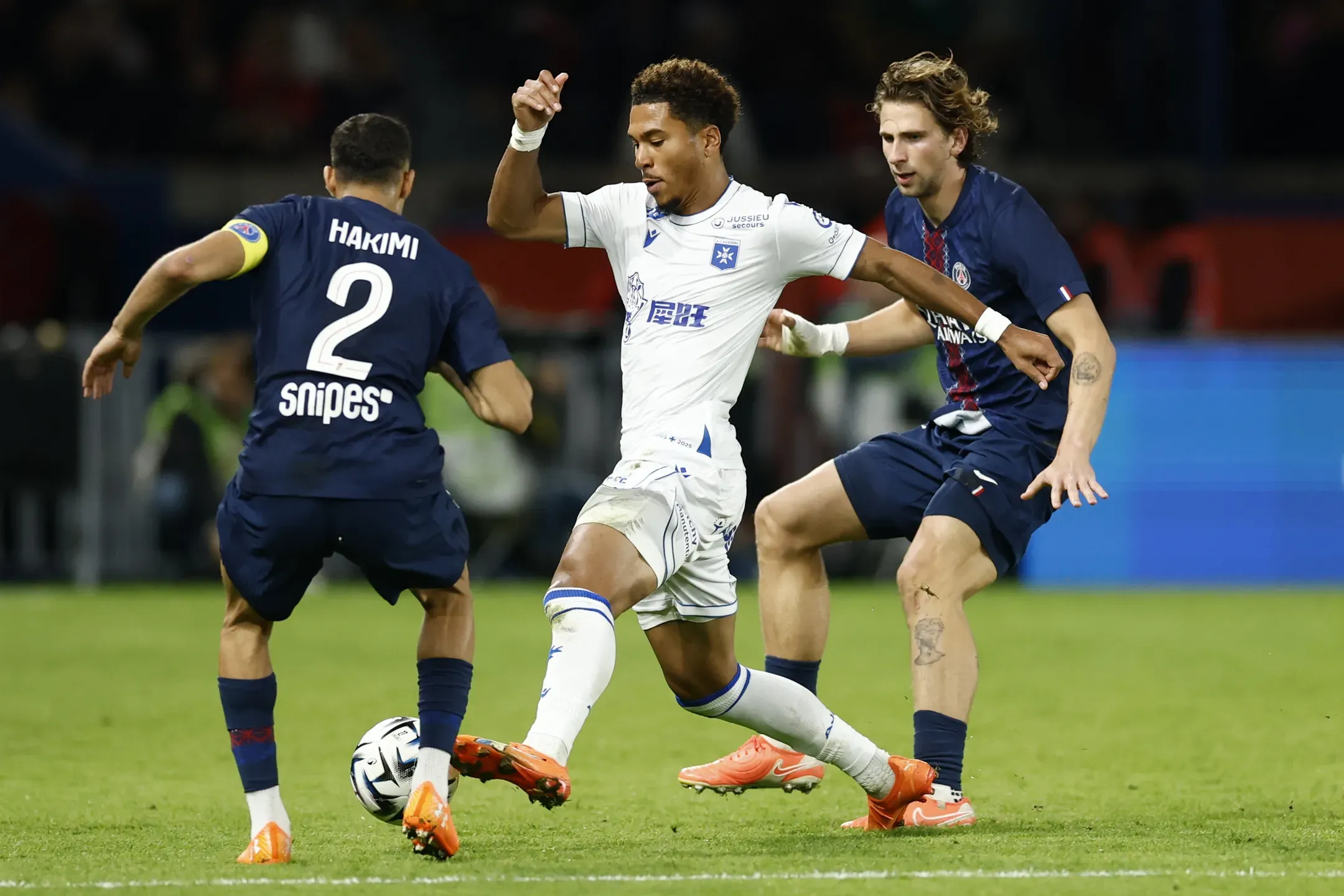 Oficial: Namaso em definitivo no Auxerre