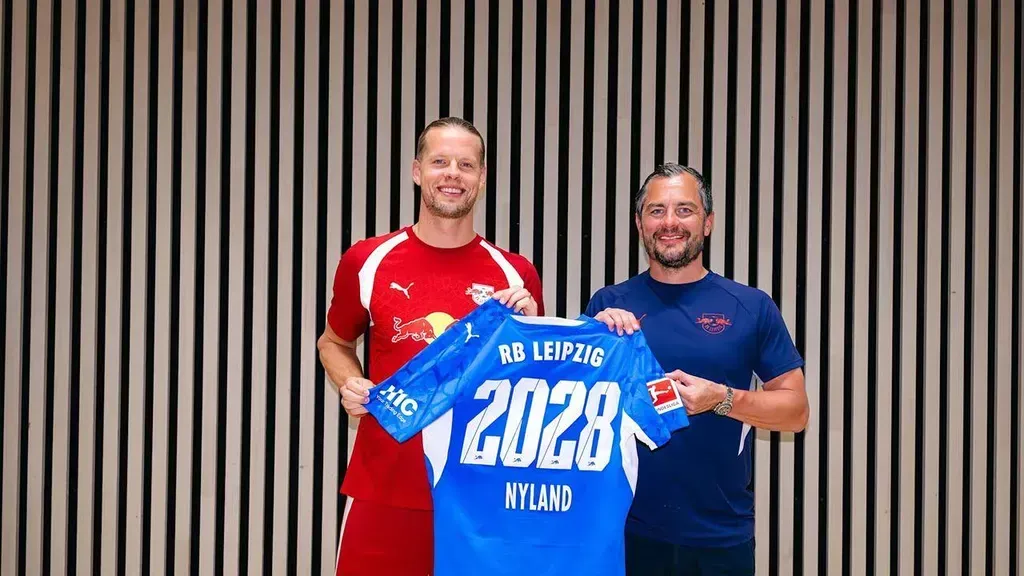 Oficial: Nyland regressa ao Leipzig