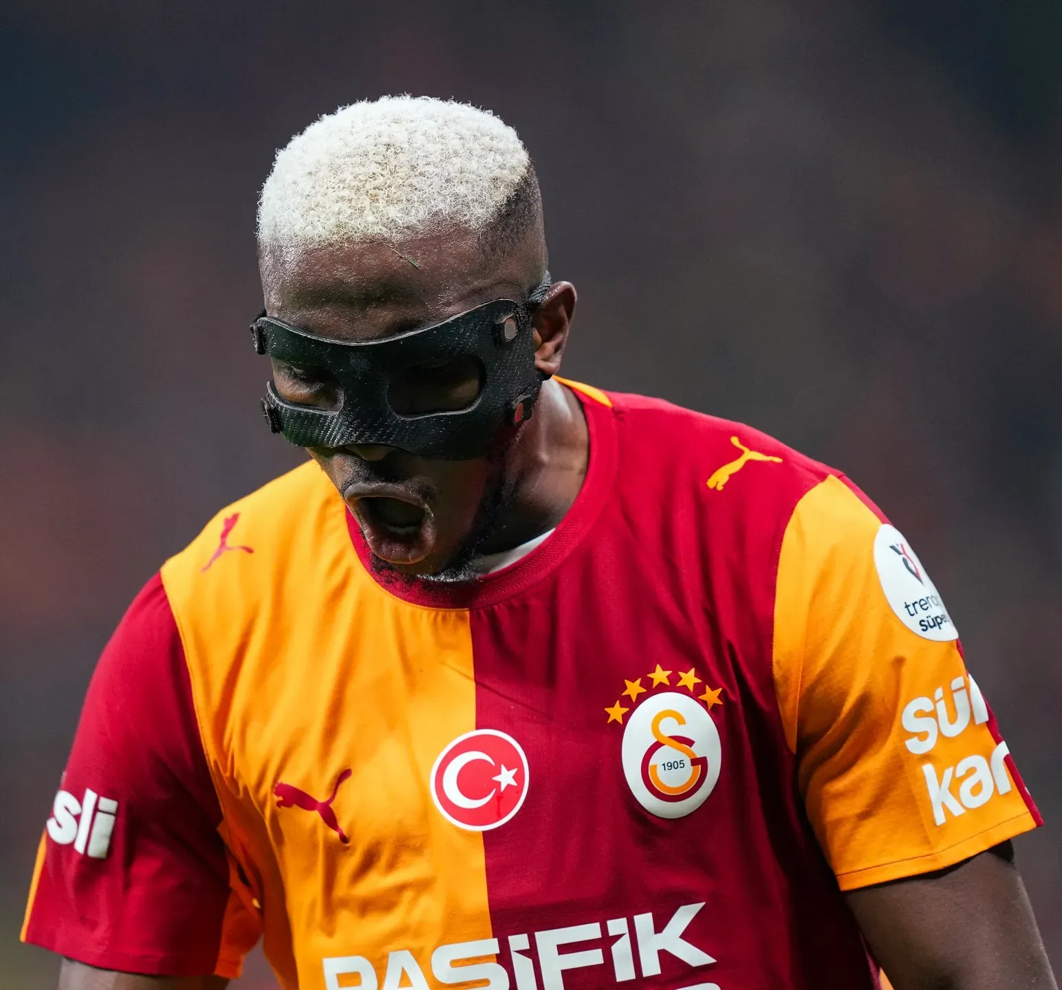 Osimhen decide clássico com o Fenerbahce