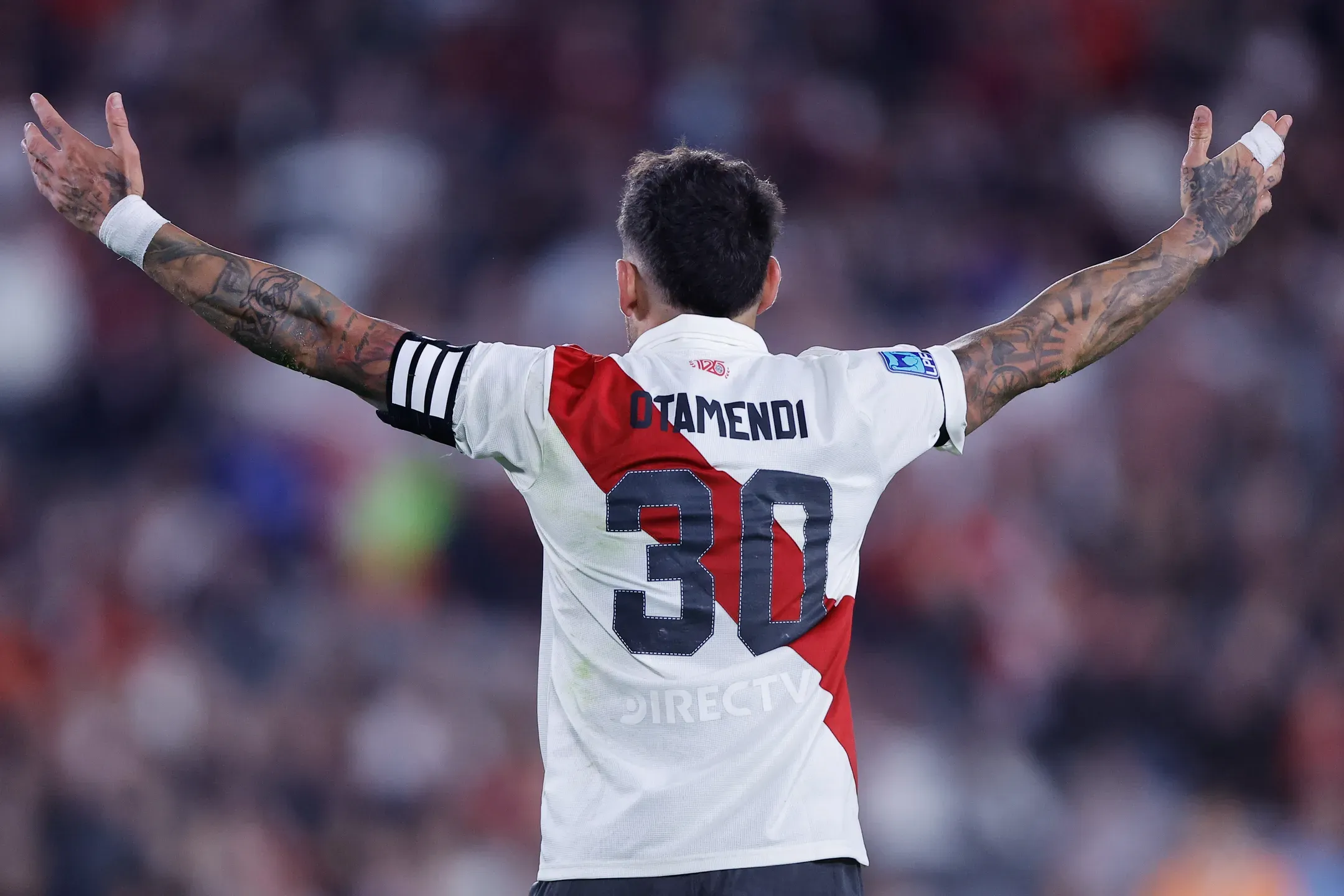 Otamendi dá vitória à equipa de Di María