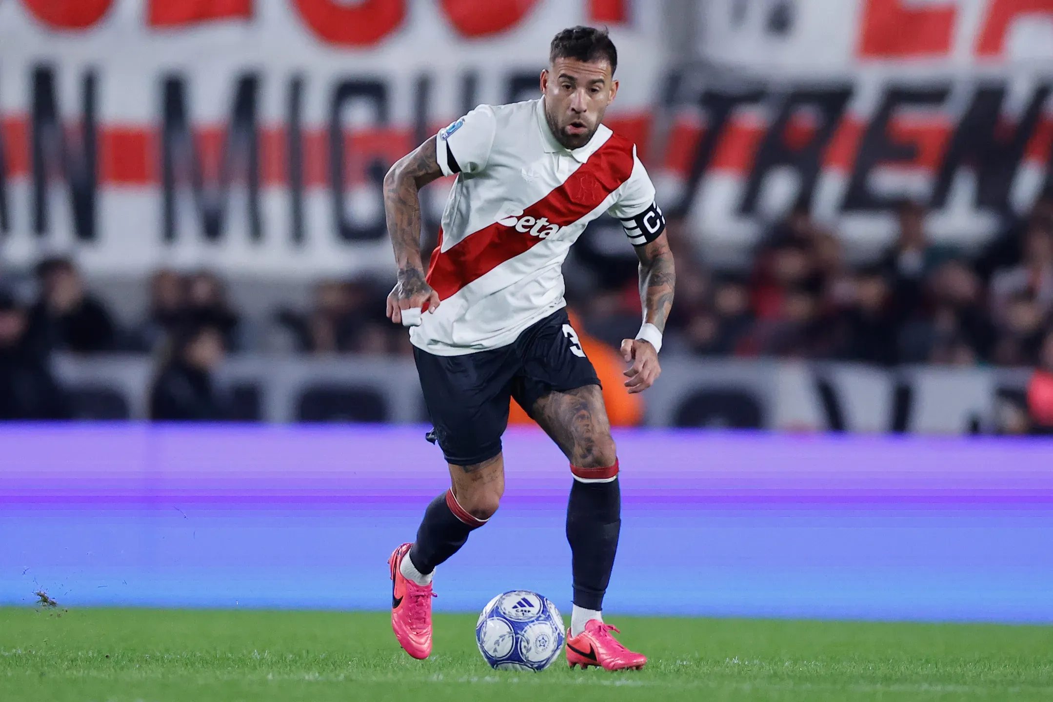 Otamendi estreia-se pelo River Plate como capitão