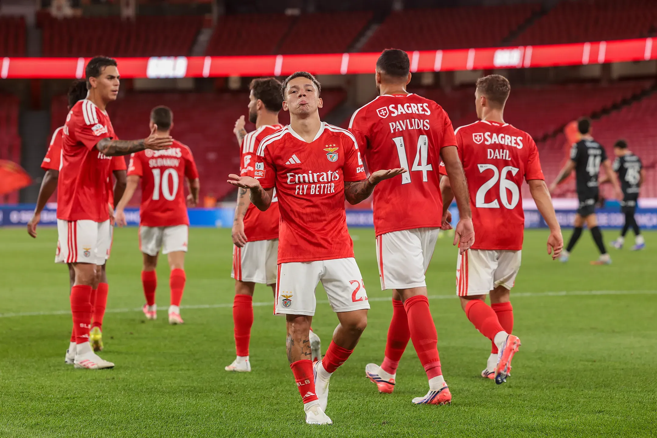 Os 11 iniciais do Marítimo x Benfica   