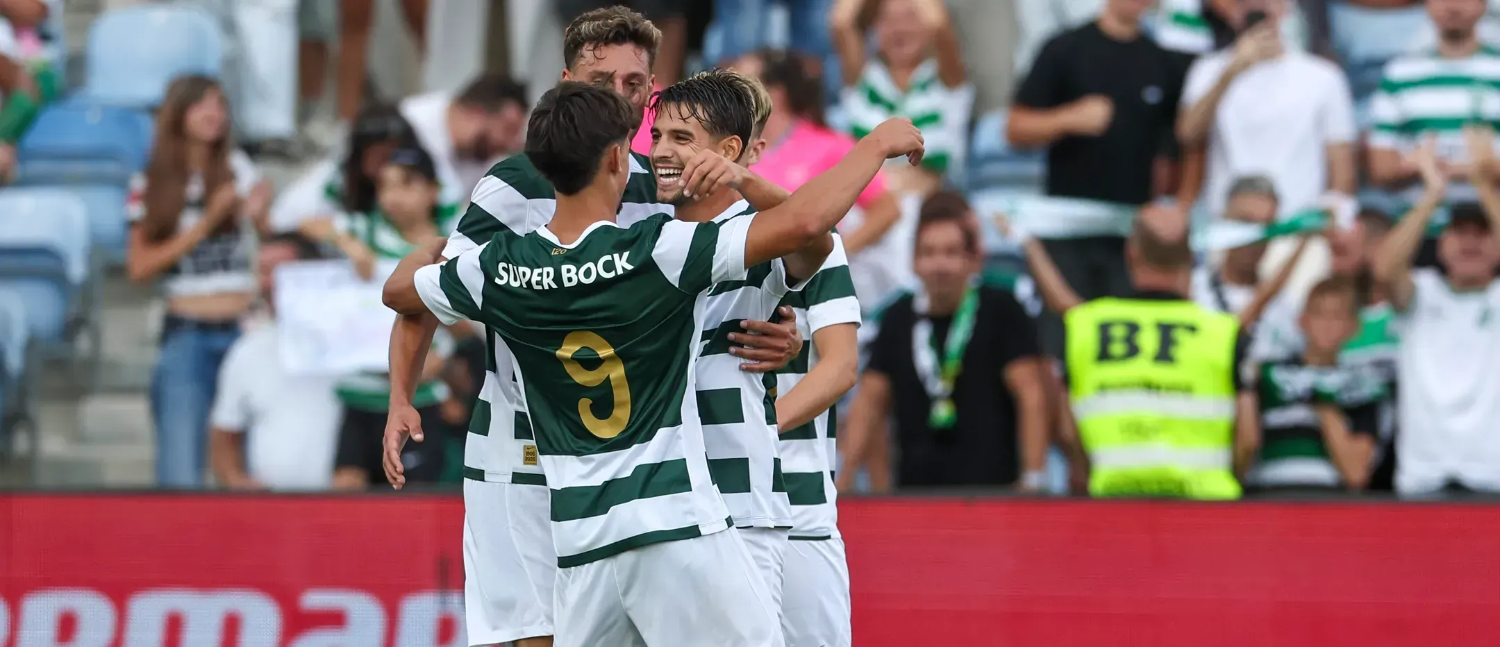 Sporting goleia no primeiro jogo diante dos adeptos