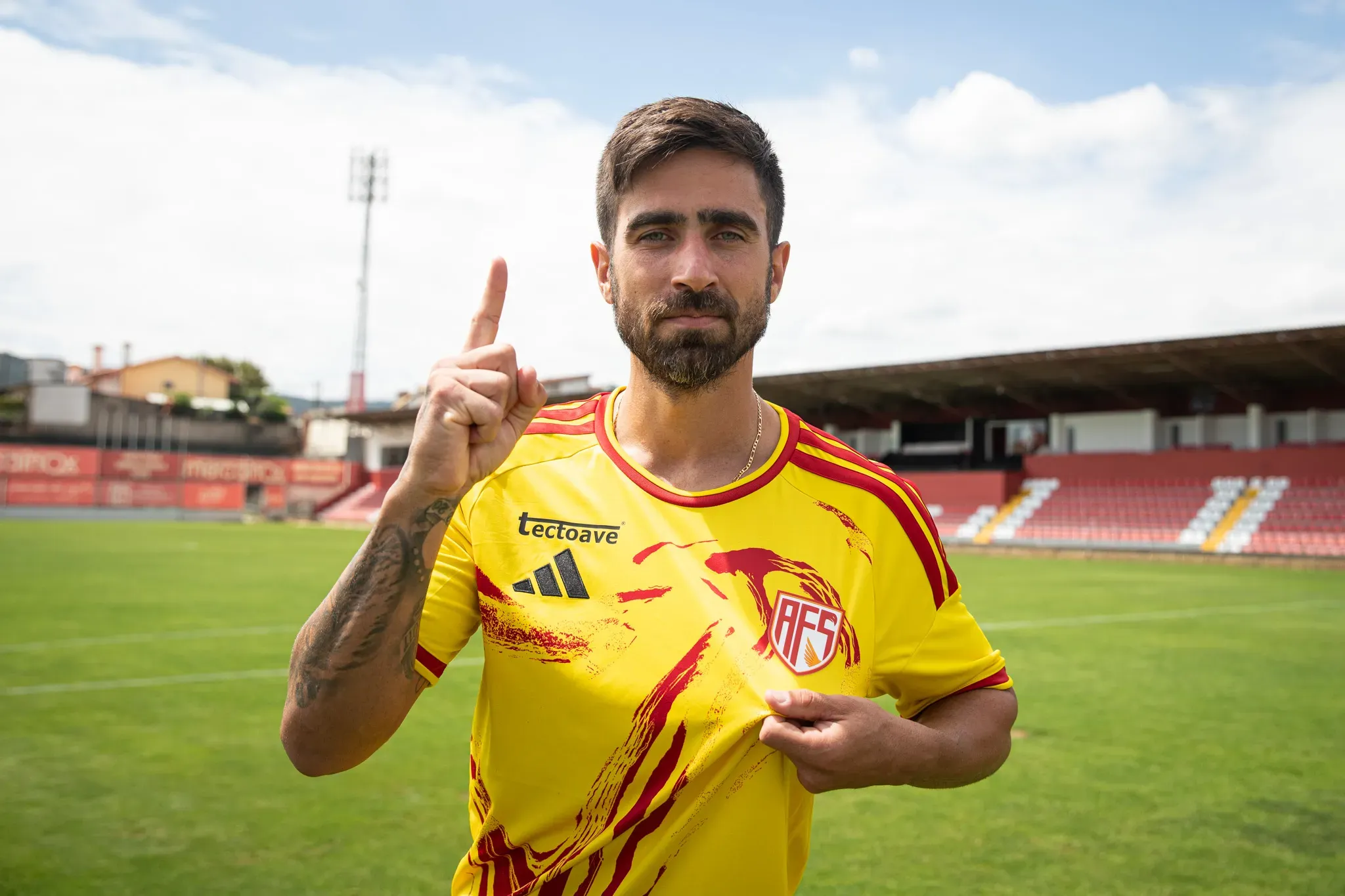 Oficial: Rodrigo Pinho troca Estrela da Amadora pelo AFS   
