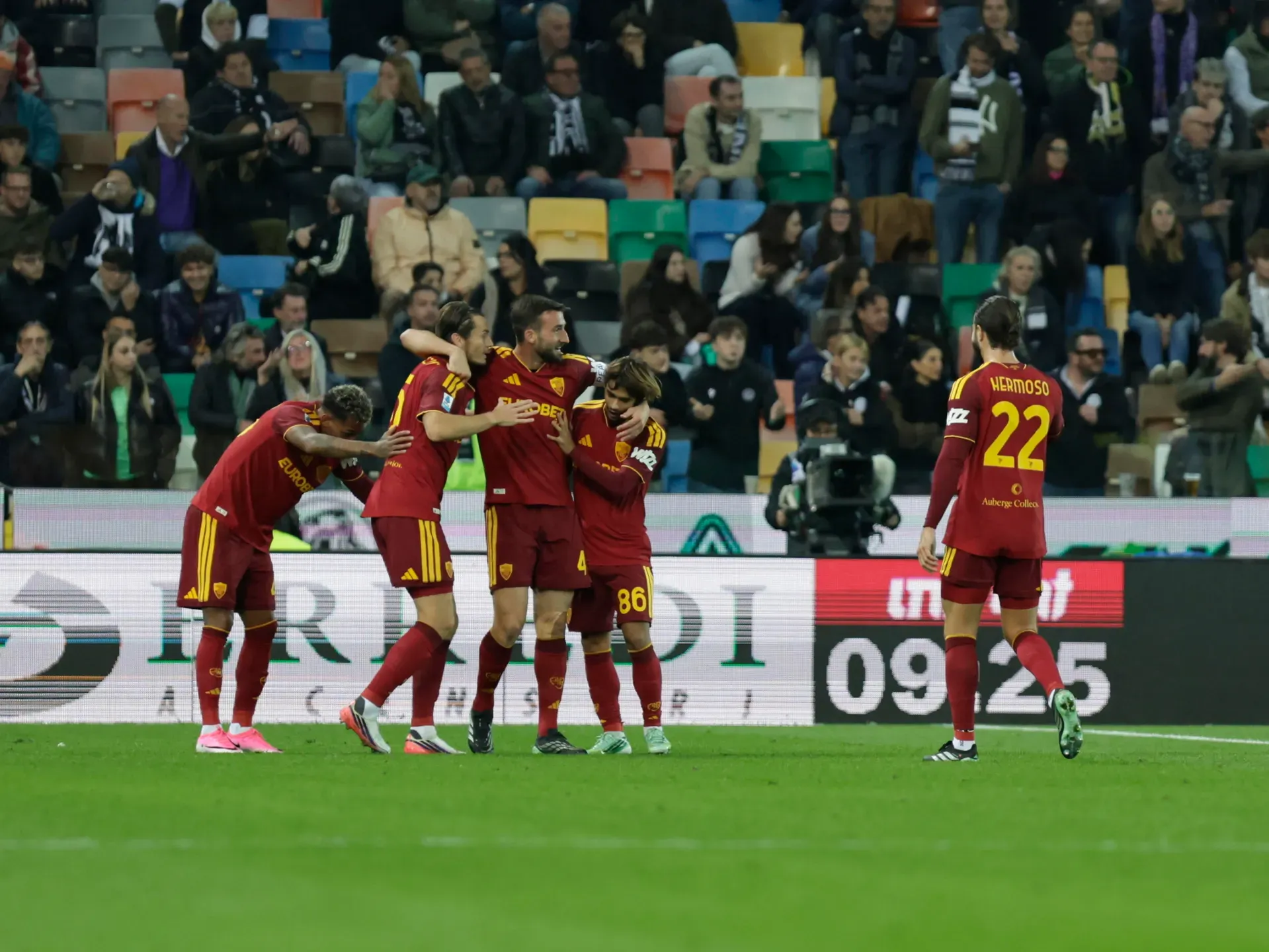 Mora ajuda Roma a aproximar-se da liderança