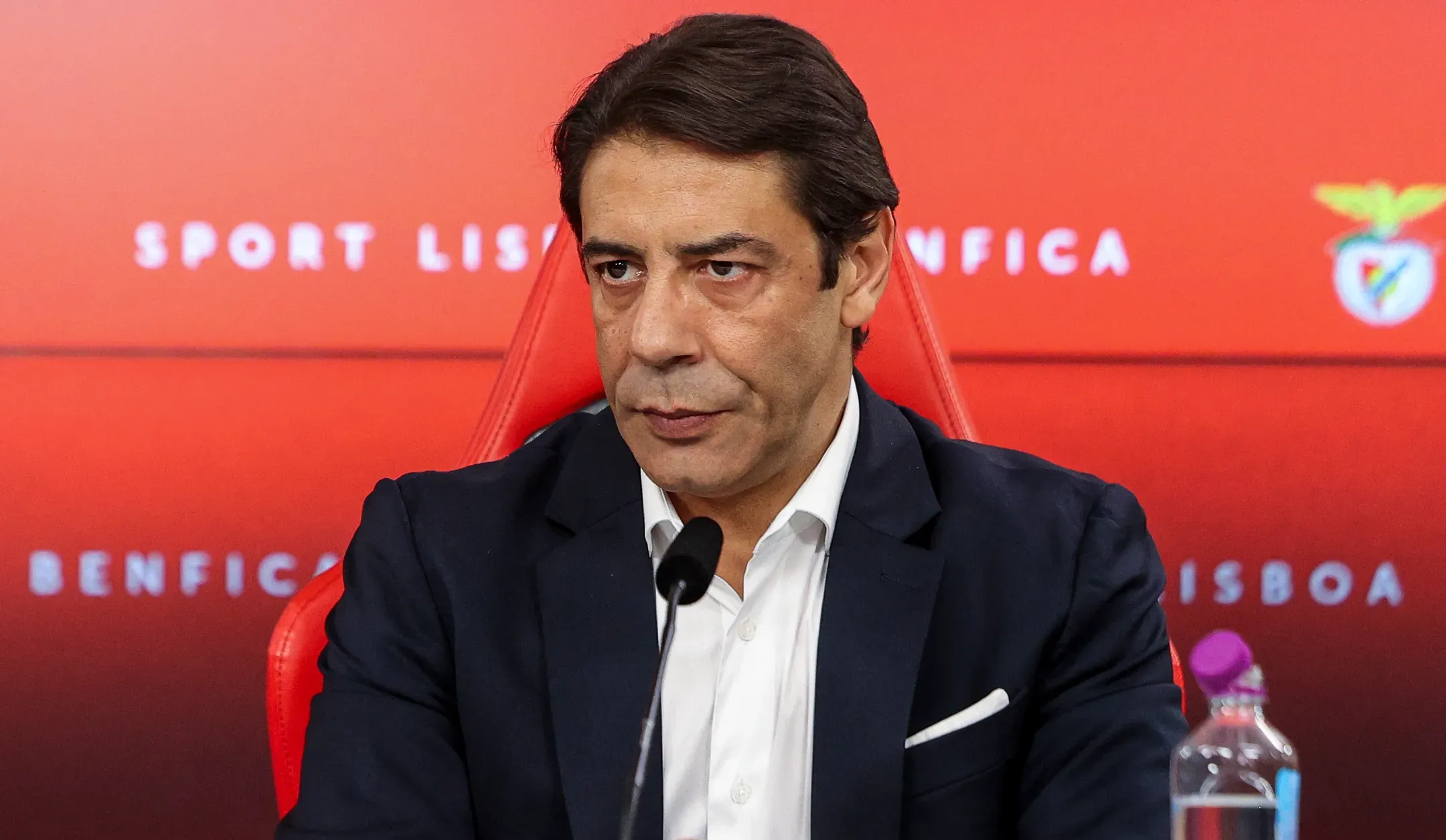 Benfica critica: arbitragem: "VARgonha total"