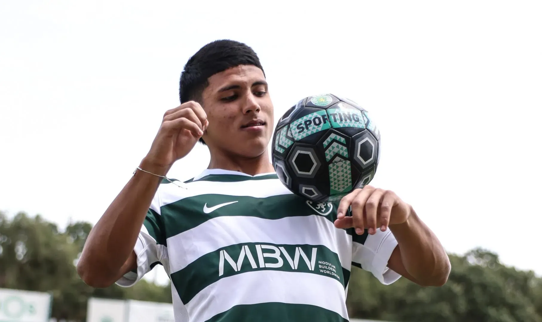 Oficial: Sebastián Osorio apresentado no Sporting