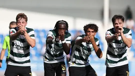 Sporting B sobe à liderança isolada