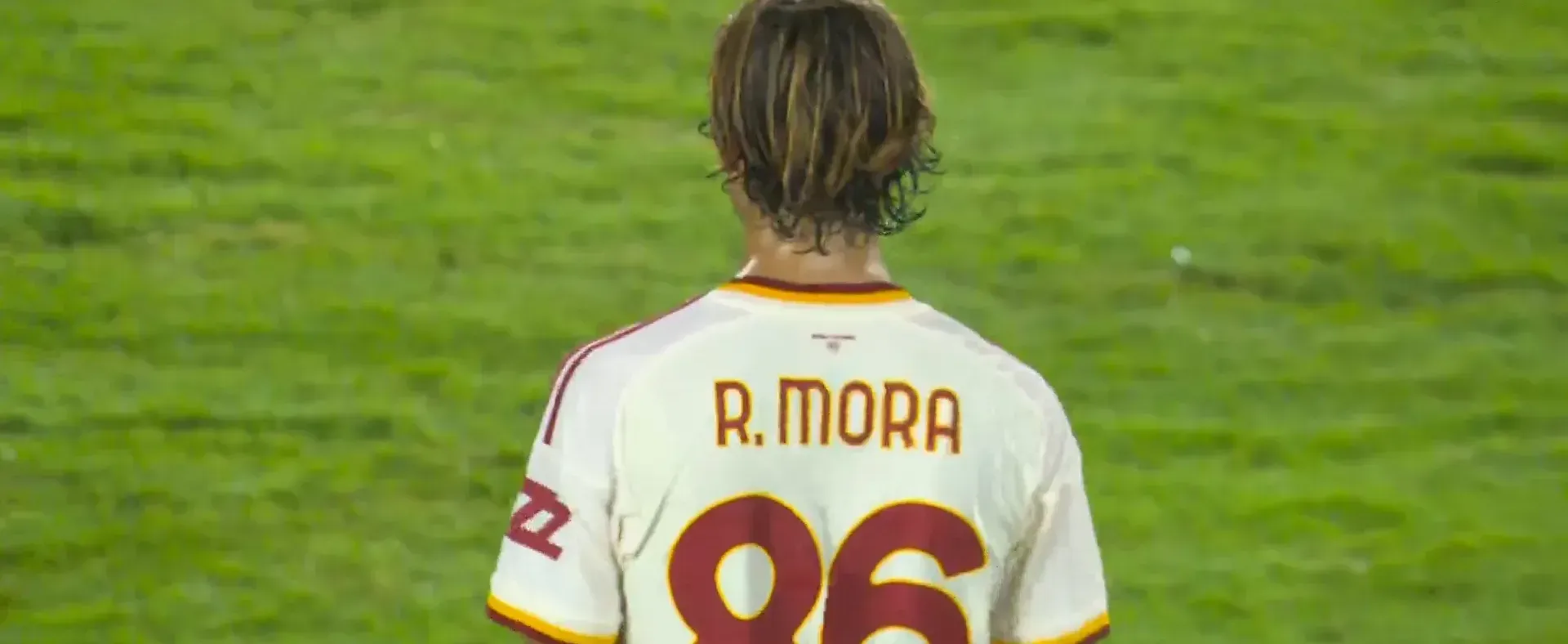 Mora deu ajuda e Roma goleia o Lecce por 4-0