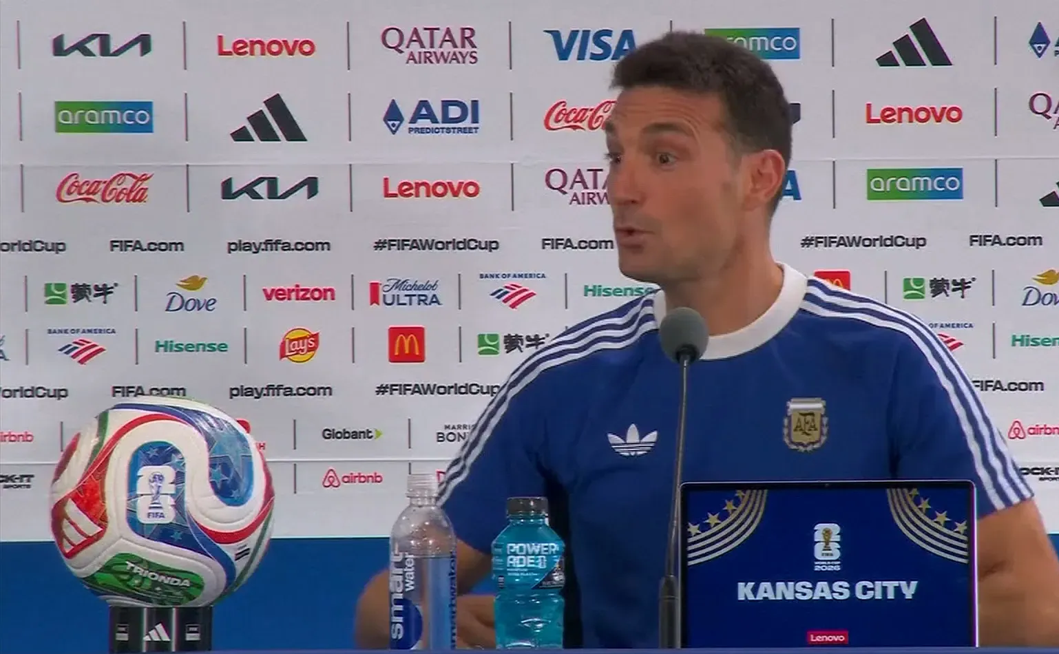Selecionador argentino surpreendido e emocionado