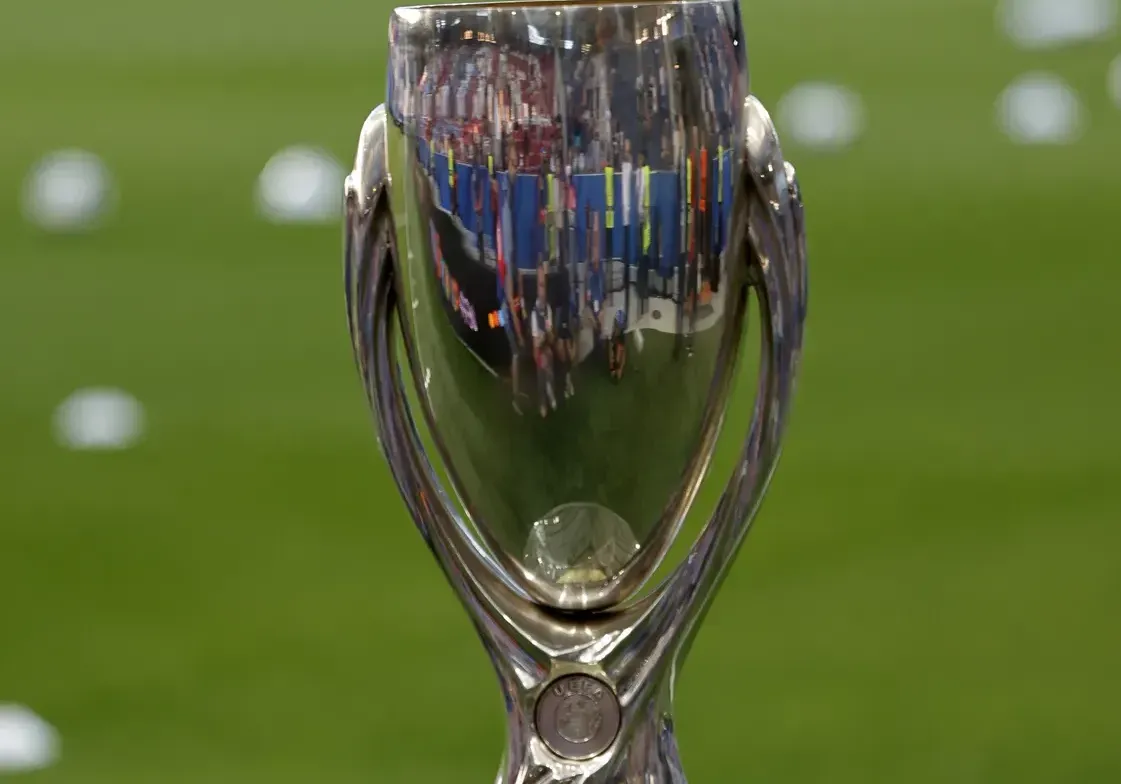 Vídeo: A SPORT TV mostra-lhe o troféu da Supertaça Europeia