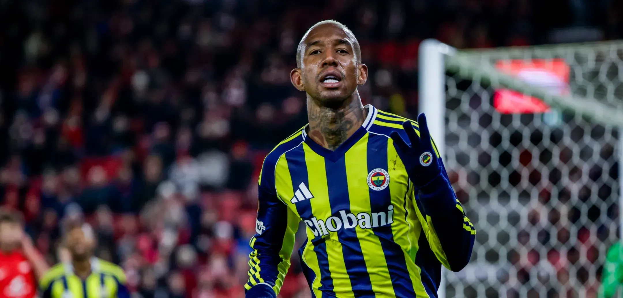 Oficial: Ex-Benfica rescinde contrato com o Fenerbahçe