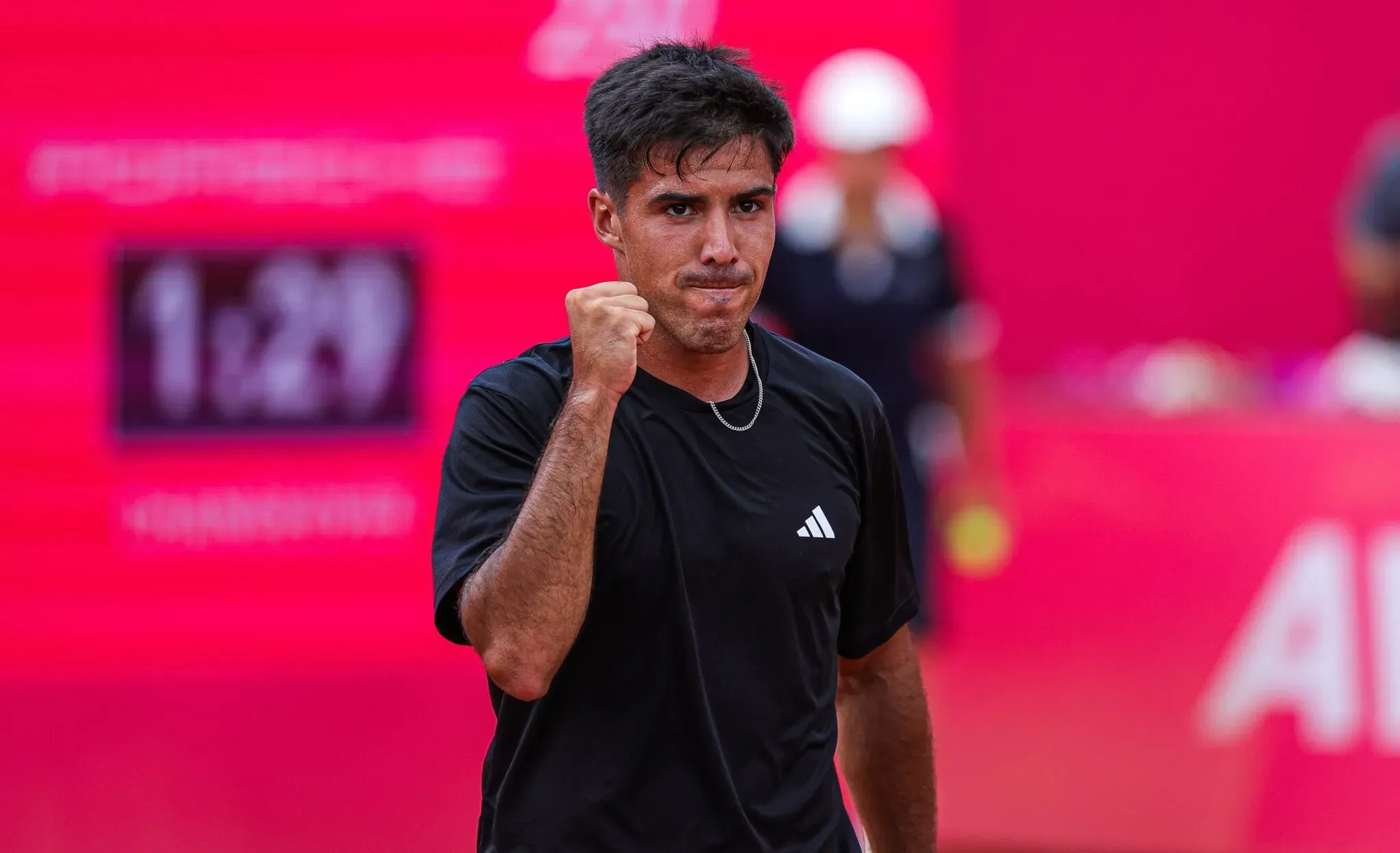 Tiago Torres brilha e é o único português a seguir em frente no Estoril Open