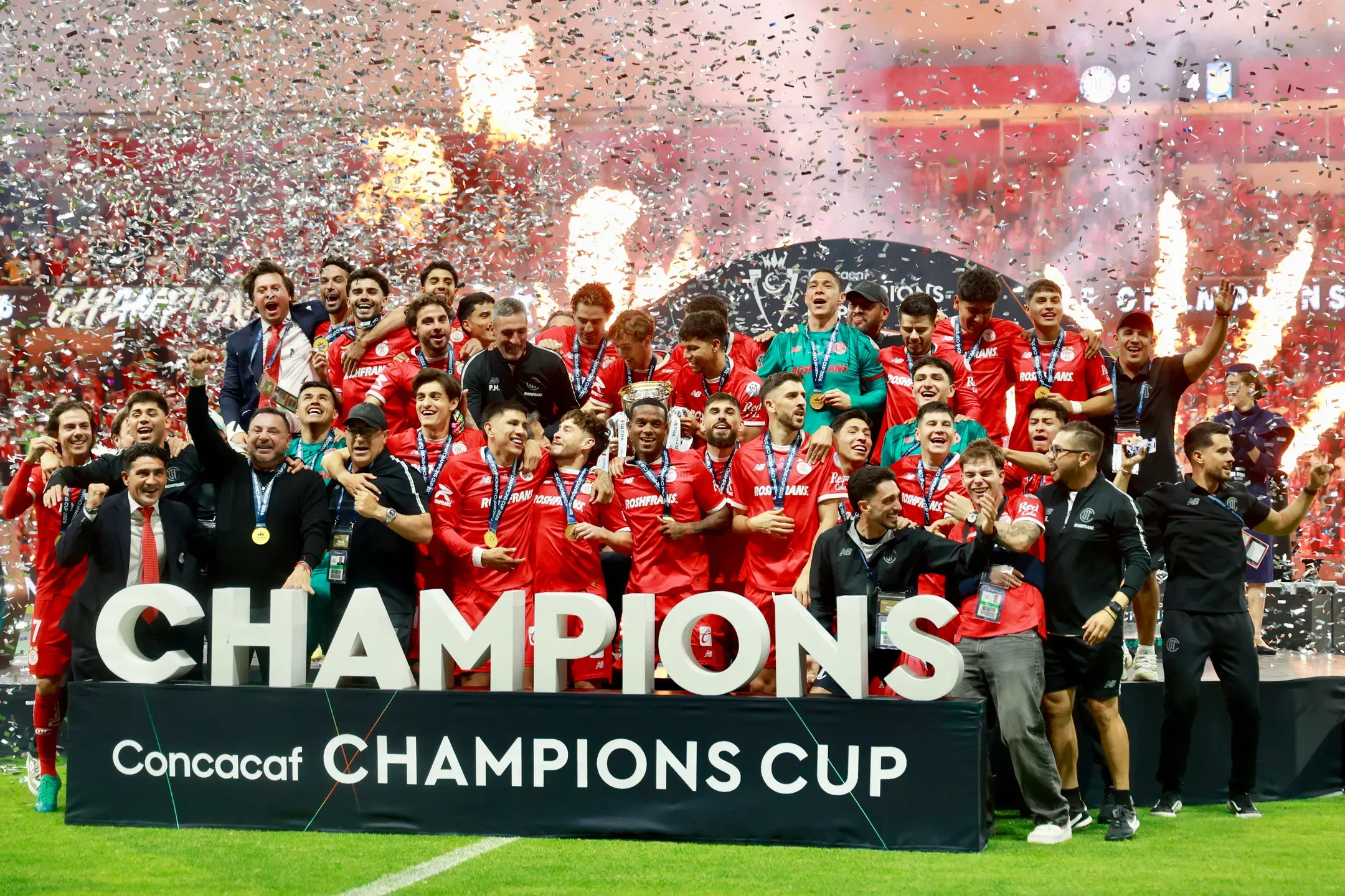 Paulinho vence Liga dos Campeões da CONCACAF