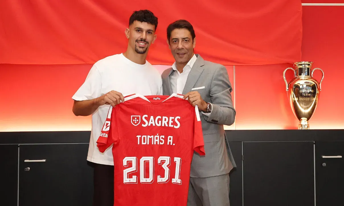 Oficial: Tomás Araújo renova com o Benfica