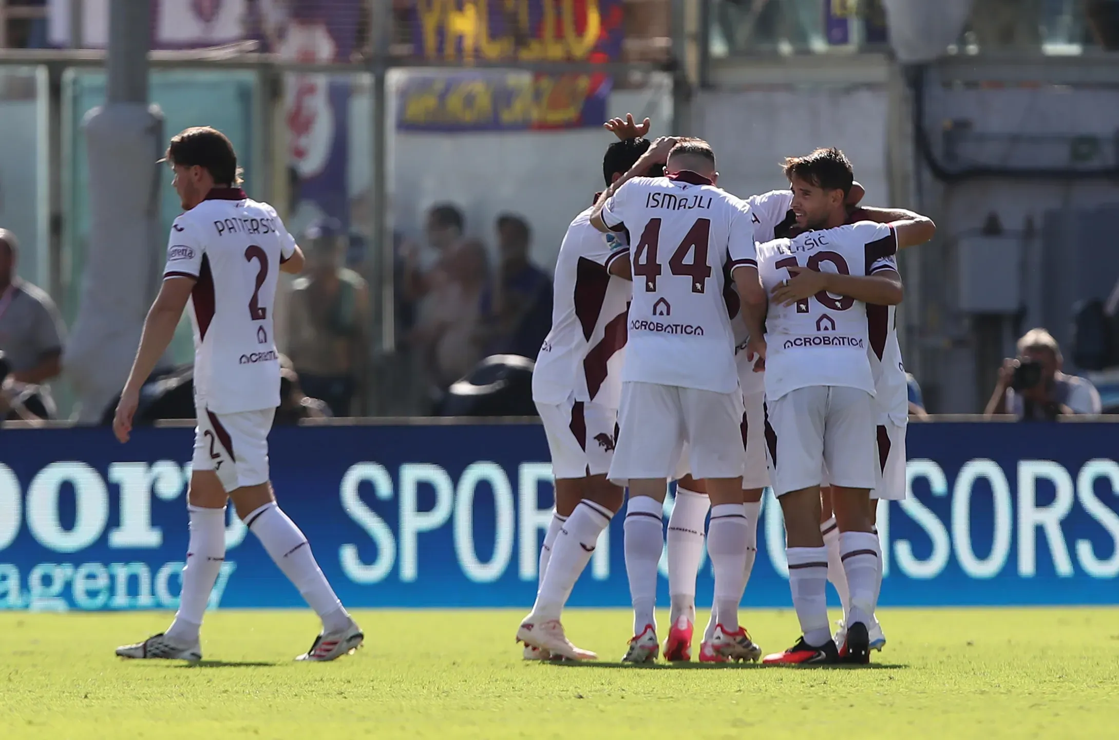 Torino vence Fiorentina em reencontro português