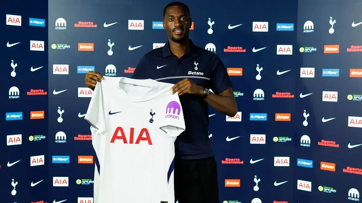 Oficial: Dois reforços chegam ao Tottenham