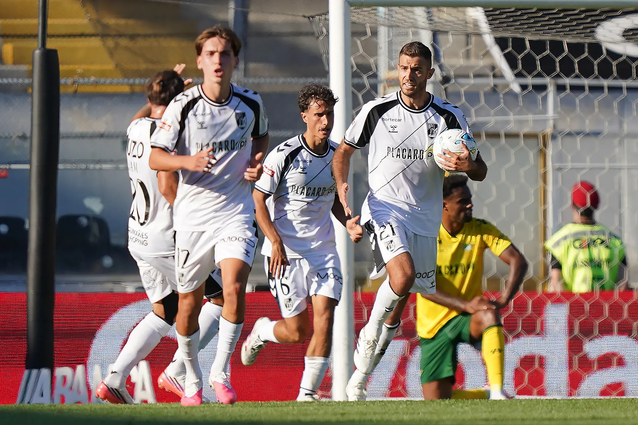 Vitória SC resgata um ponto ao cair do pano