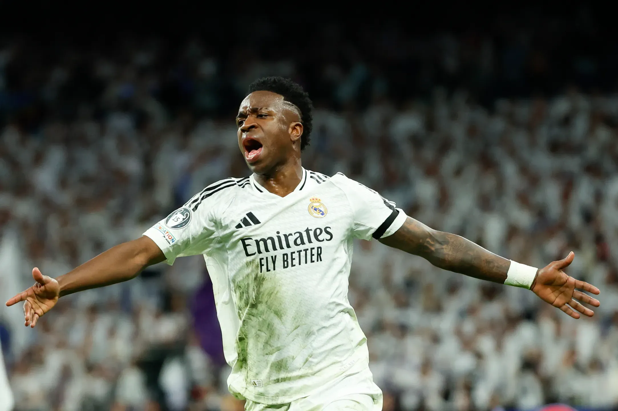 Arsenal pondera avançar por Vinícius Júnior