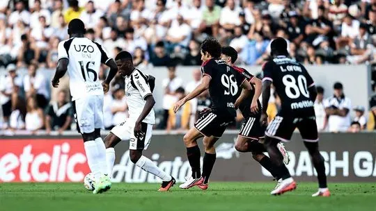 Vitória SC e Casa Pia empatam