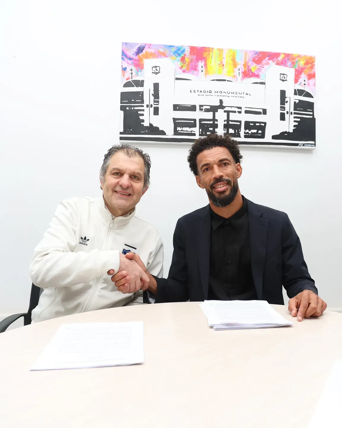 Vozinha feliz na apresentação no Colo-Colo