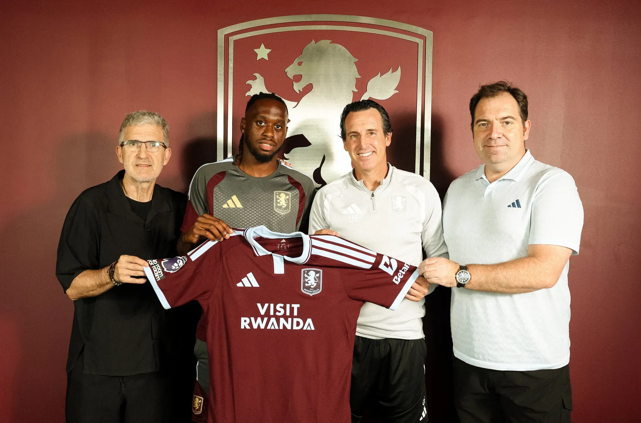 Oficial: West Ham empresta Wan-Bissaka ao Aston Villa 
