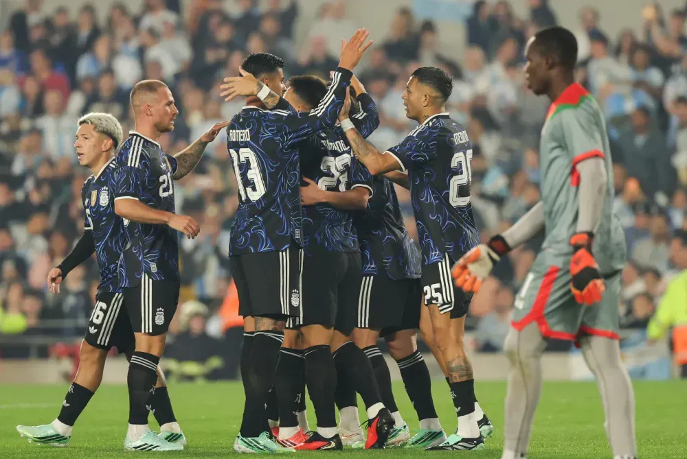 Prestianni estreia-se a marcar na goleada da Argentina
